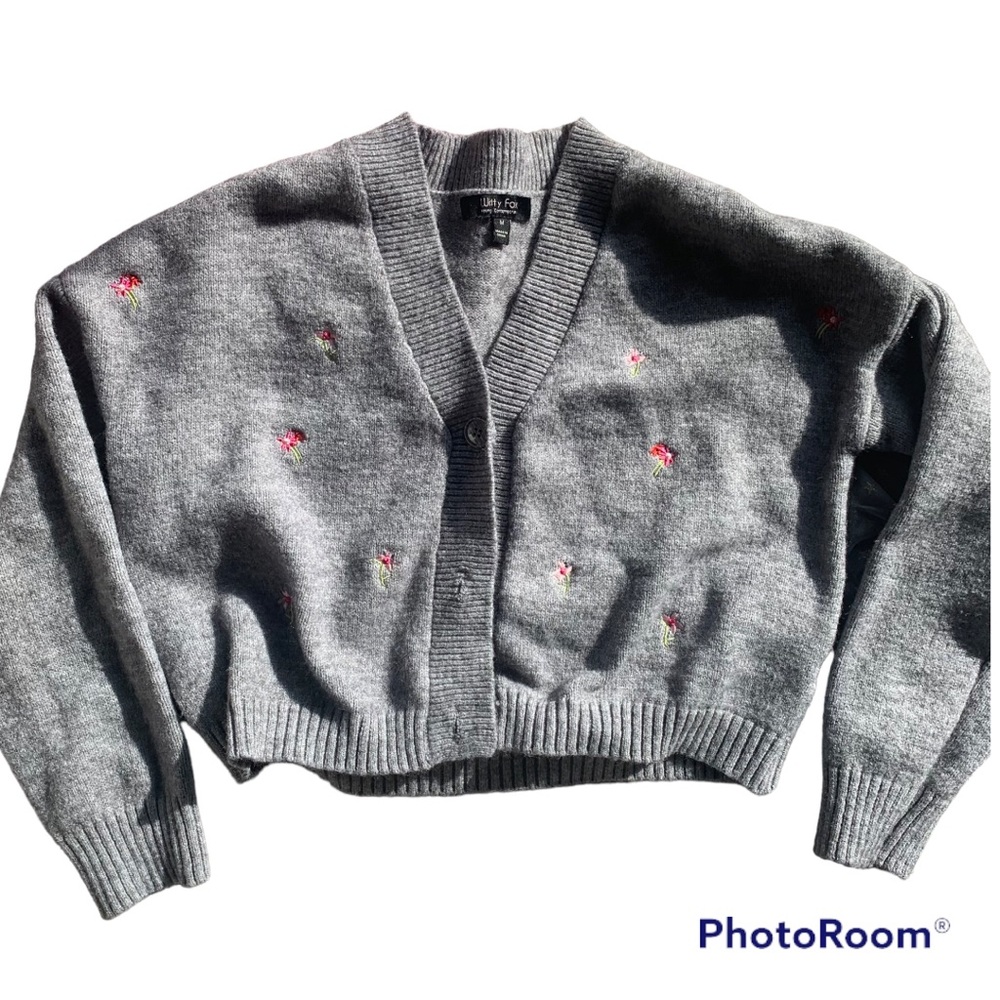 Cropped gray cardigan sweater grandma floral embroidered m s nwot witty fox